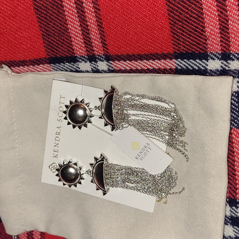 Kendra Scott Earrings NWT NEVER WORN